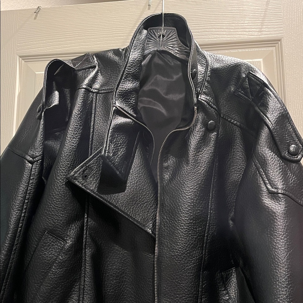 The viral leather jacket (not leather) - Picture 2 of 7